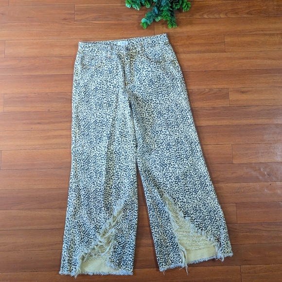 POL Pants - POL leopard / cheetah cropped pants small